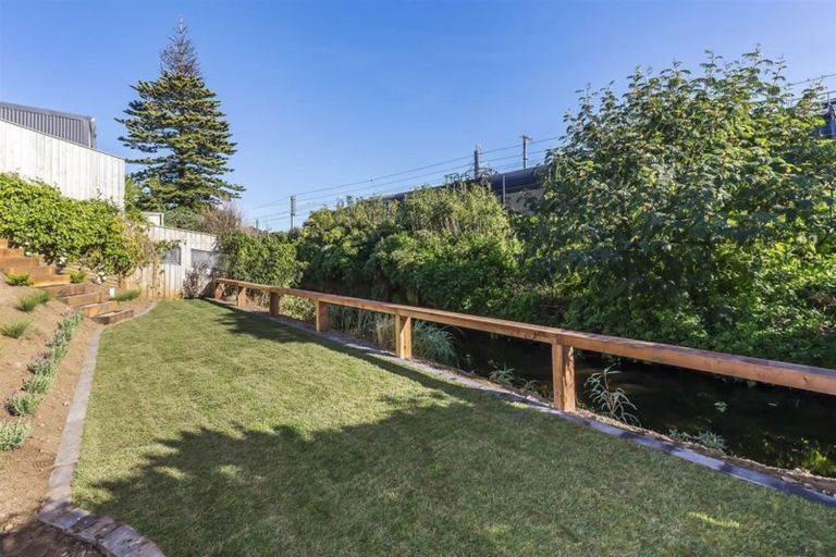Photo of property in 87 Saint Andrews Road, Plimmerton, Porirua, 5026