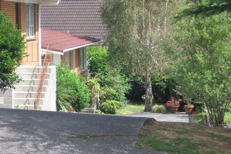 Photo of property in 2/20 Morriggia Place, Bayview, Auckland, 0629