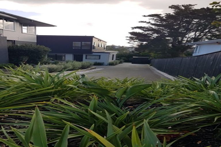 Photo of property in 5b Nea Place, Hillcrest, Auckland, 0627