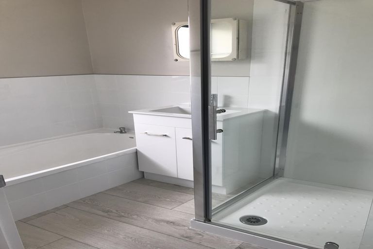 Photo of property in 111 Sykes Road, Weymouth, Auckland, 2103