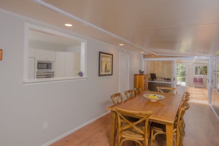 Photo of property in 3 Thuja Street, Green Bay, Auckland, 0604