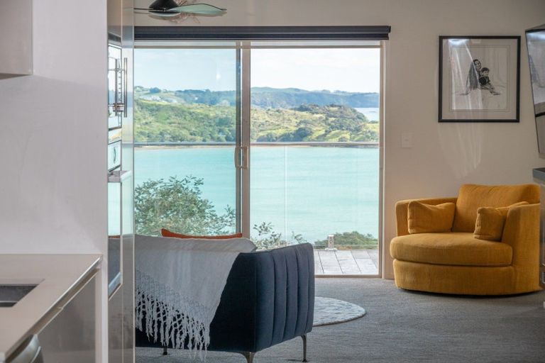 Photo of property in 16 Rangikapiti Road, Coopers Beach, 0420