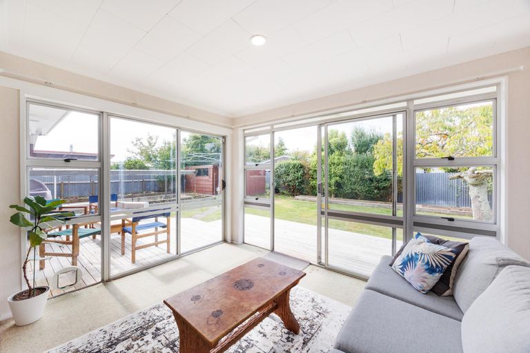Photo of property in 10 Westhaven Grove, Takaro, Palmerston North, 4412