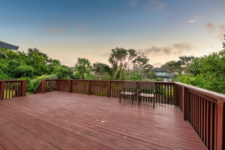 Photo of property in 16 Crimson Park, Oteha, Auckland, 0632