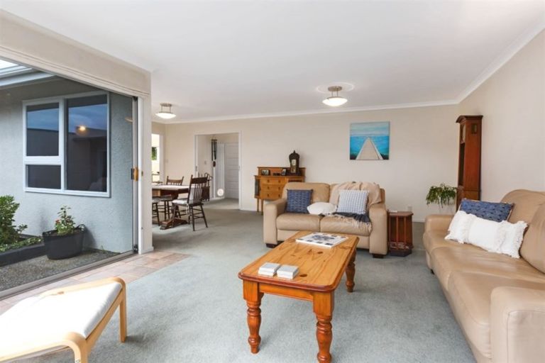 Photo of property in 7 Oak Avenue, Paremata, Porirua, 5024