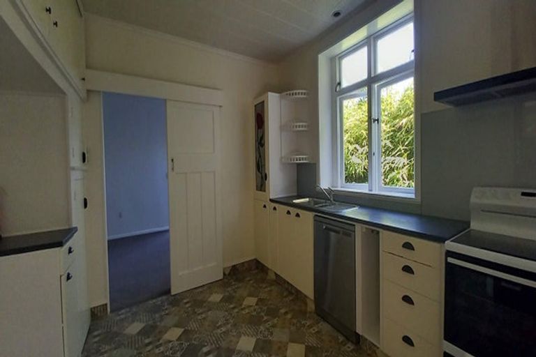 Photo of property in 21 Enfield Road, Hospital Hill, Napier, 4110