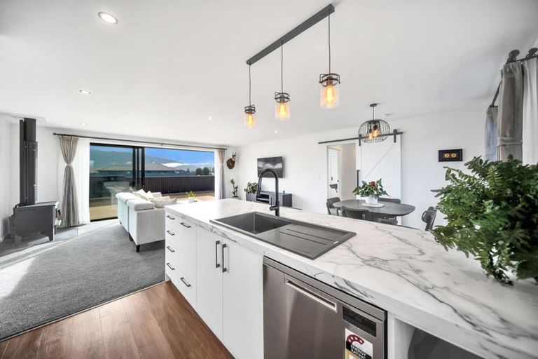 Photo of property in 102 Tukare Loop, Te Anau, 9600