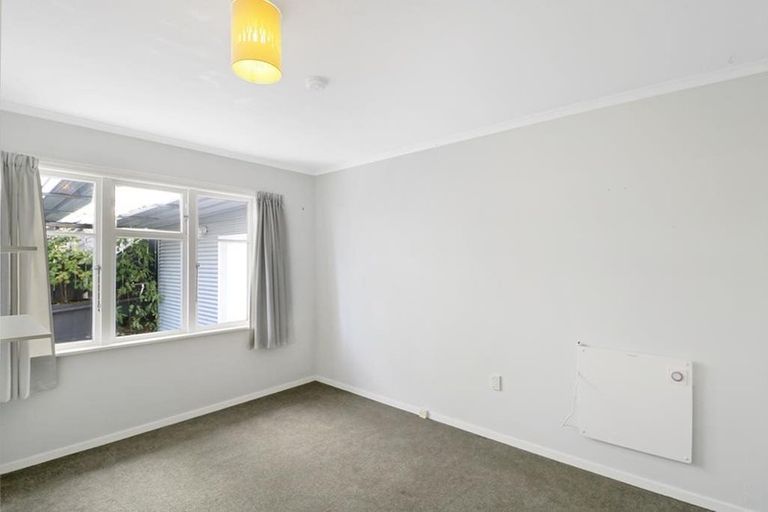 Photo of property in 93 Normandale Road, Normandale, Lower Hutt, 5010
