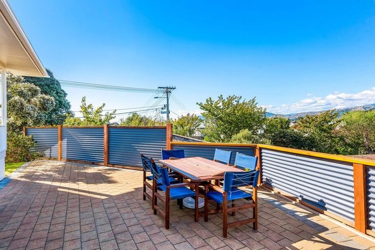 Photo of property in 18 Rua Road, Paraparaumu Beach, Paraparaumu, 5032