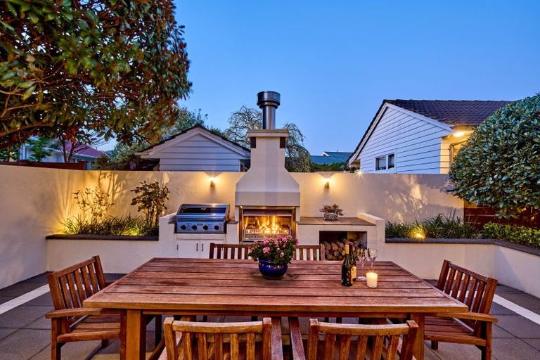 Photo of property in 15 Hautana Square, Woburn, Lower Hutt, 5010