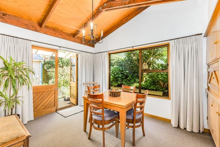 Photo of property in 146 Breaker Bay Road, Breaker Bay, Wellington, 6022