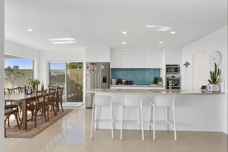 Photo of property in 85 Karewa Parade, Papamoa Beach, Papamoa, 3118