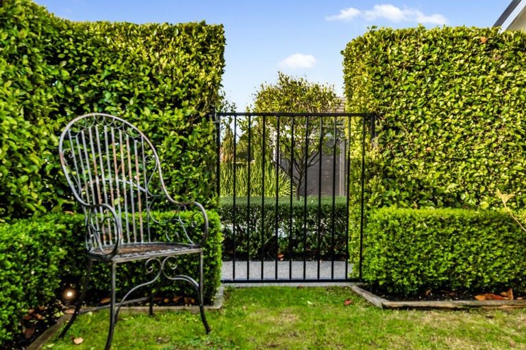 Photo of property in 15 Walnut Road, Riverhead, 0820