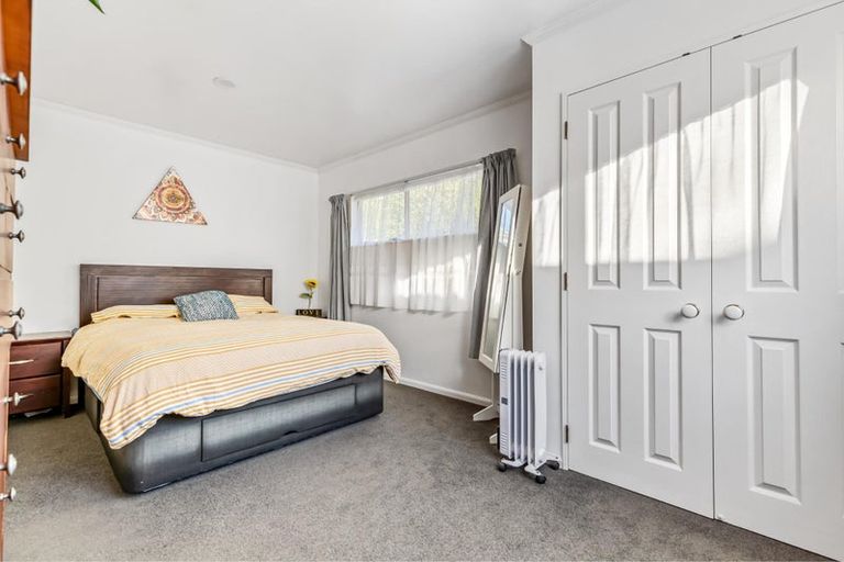 Photo of property in 16a Kokiri Street, Te Atatu South, Auckland, 0610