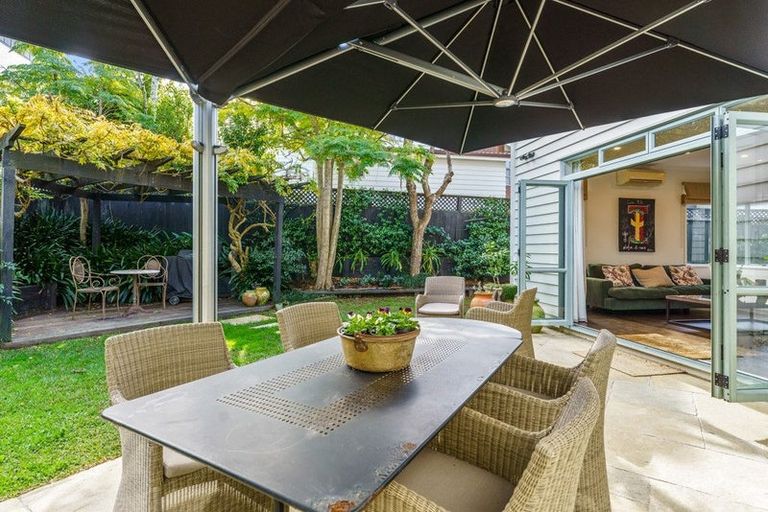 Photo of property in 1/10 Ringwood Street, Torbay, Auckland, 0630