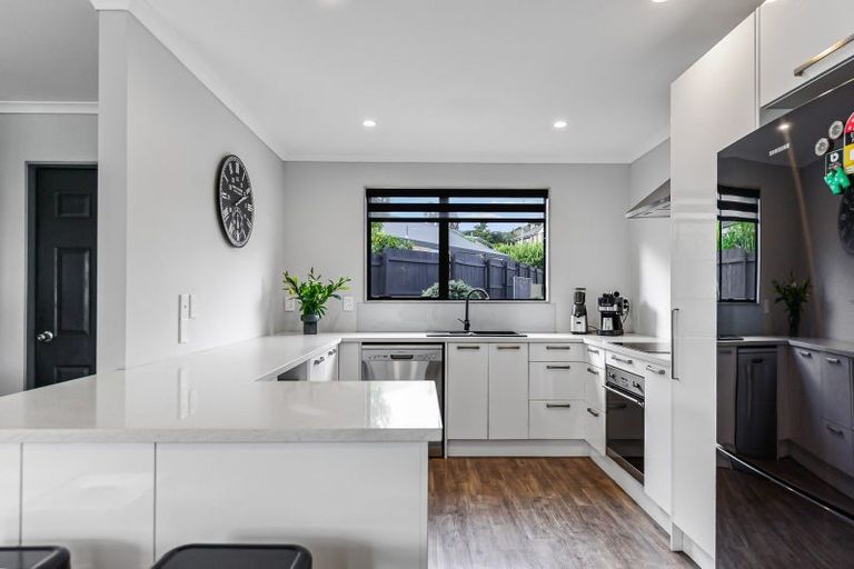 Photo of property in 16 Palm Grove Drive, Western Heights, Hamilton, 3200