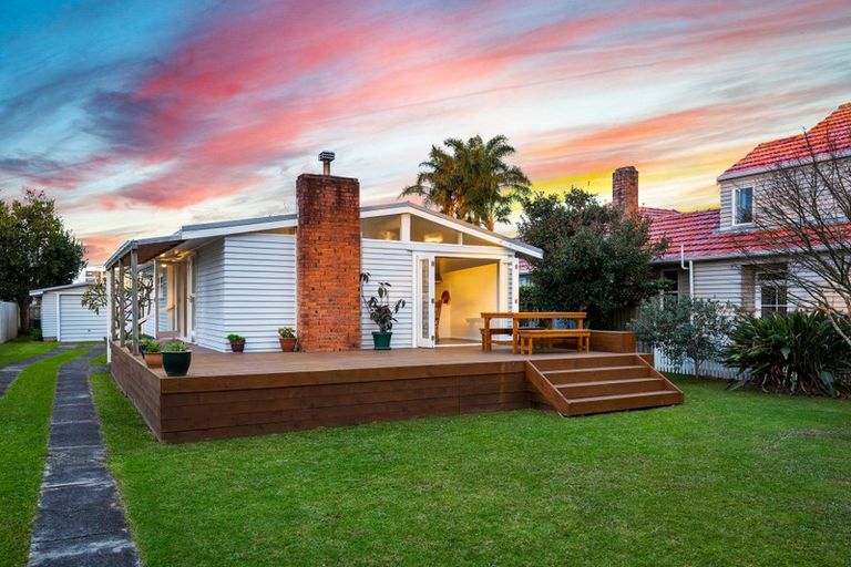 Photo of property in 3 Barberry Lane, Te Atatu Peninsula, Auckland, 0610