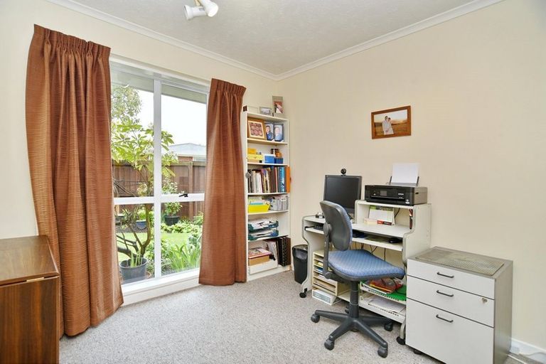 Photo of property in 15 Autumn Place, Mairehau, Christchurch, 8052