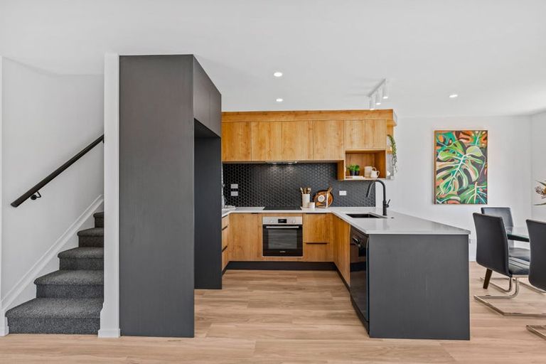 Photo of property in 4/13 Fairdale Place, Birkdale, Auckland, 0626