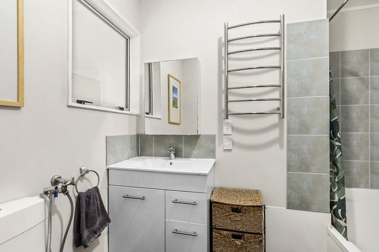 Photo of property in 4b Sarah Way, Crofton Downs, Wellington, 6035