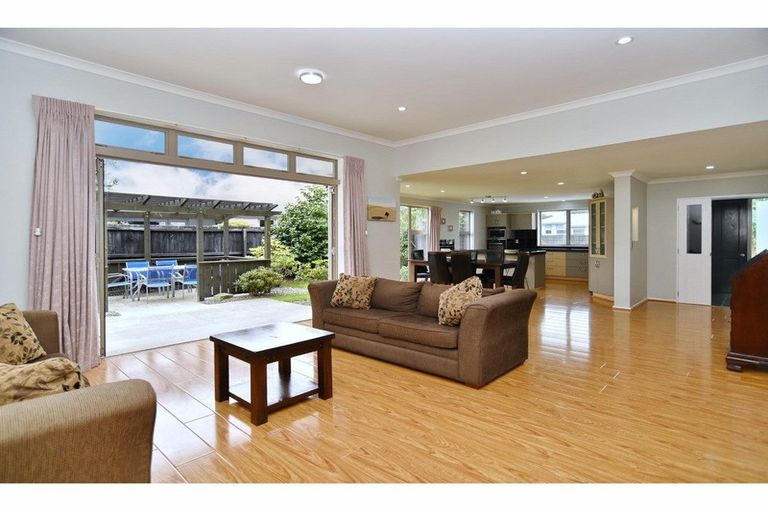 Photo of property in 23 Papaumu Green, Parklands, Christchurch, 8083