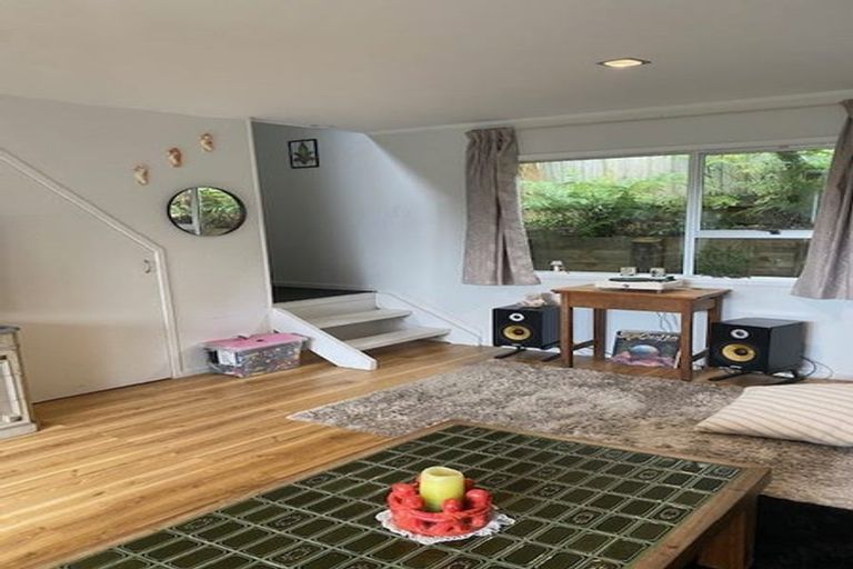 Photo of property in 19 John Road, Stanmore Bay, Whangaparaoa, 0932