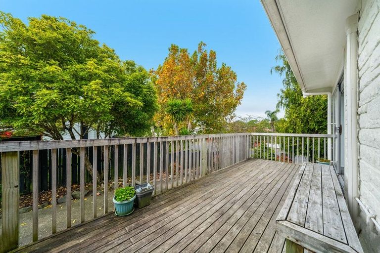 Photo of property in 9 Innismara Avenue, Wattle Downs, Auckland, 2103