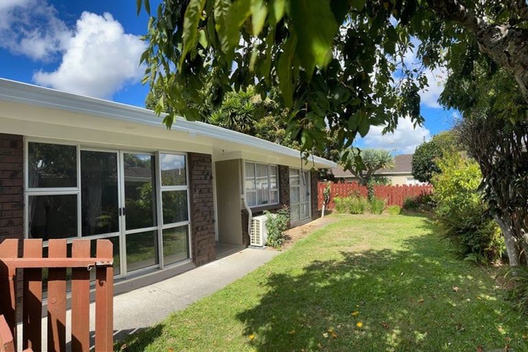 Photo of property in 2/8 Parera Place, Papatoetoe, Auckland, 2025
