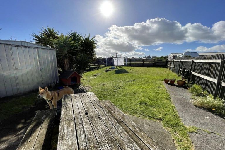 Photo of property in 28 Seafront Road, Castlecliff, Whanganui, 4501