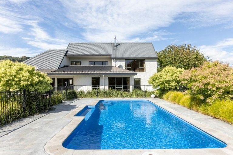 Photo of property in 4 Tauroa Valley, Havelock North, 4130