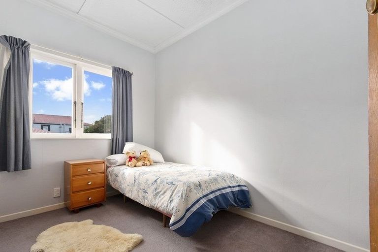 Photo of property in 27 Wattle Street, New Lynn, Auckland, 0600