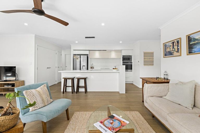 Photo of property in 22 Laly Haddon Place, Matakana, Warkworth, 0985