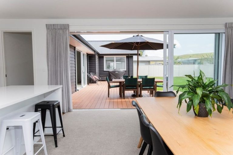 Photo of property in 53 Hamilton Drive, Wainui, Gisborne, 4010