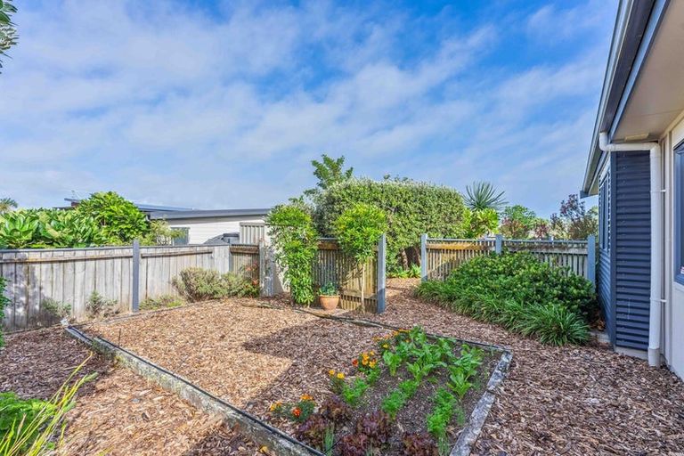 Photo of property in 148 Field Way, Waikanae Beach, Waikanae, 5036