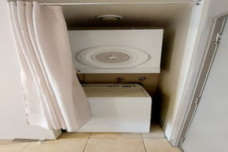 Photo of property in 4m/10 Crown Lynn Place, New Lynn, Auckland, 0600