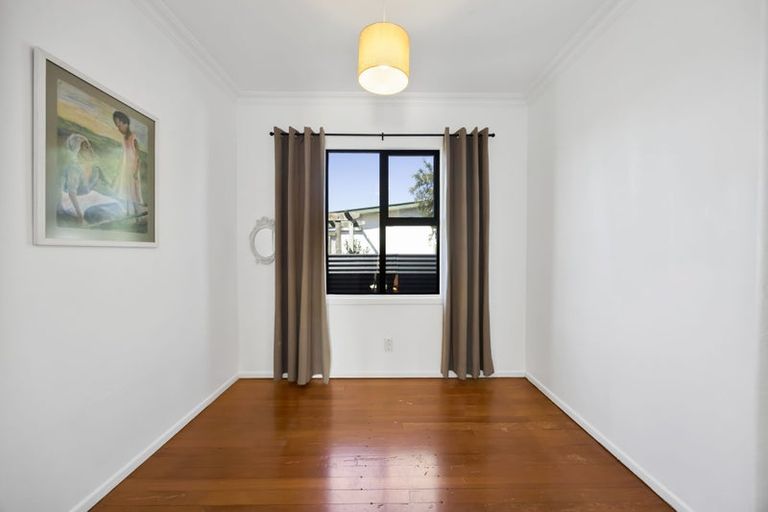 Photo of property in 11 Galt Street, Hawera, 4610