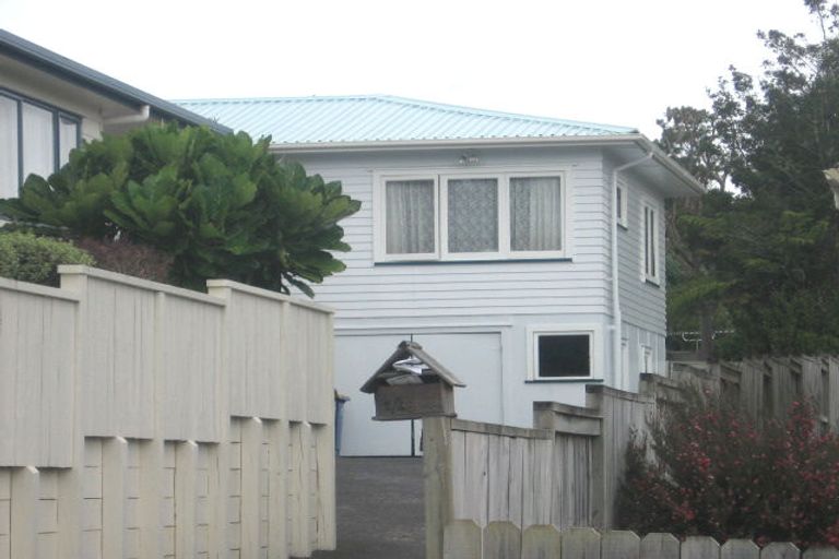 Photo of property in 2/48 Peach Road, Glenfield, Auckland, 0629