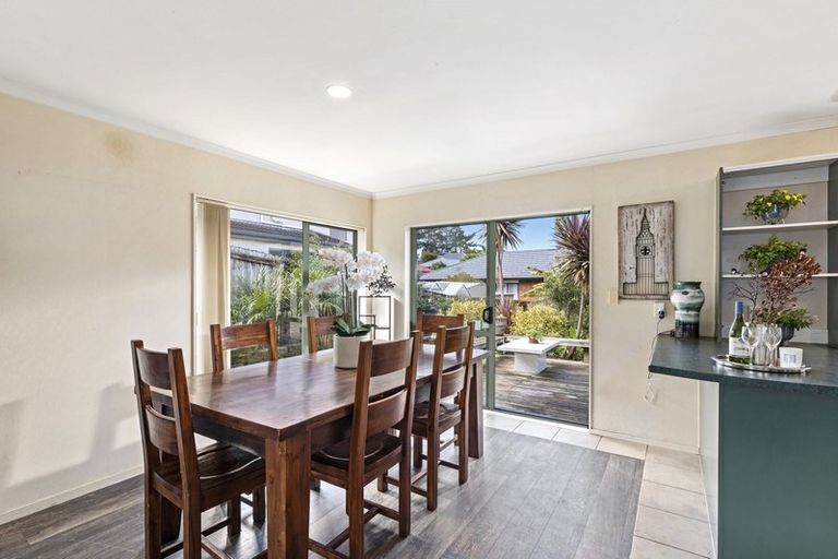 Photo of property in 10 Kumar Place, The Gardens, Auckland, 2105
