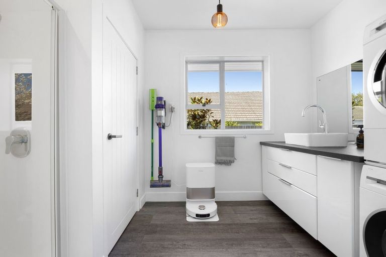 Photo of property in 210 Wairakei Road, Bryndwr, Christchurch, 8053