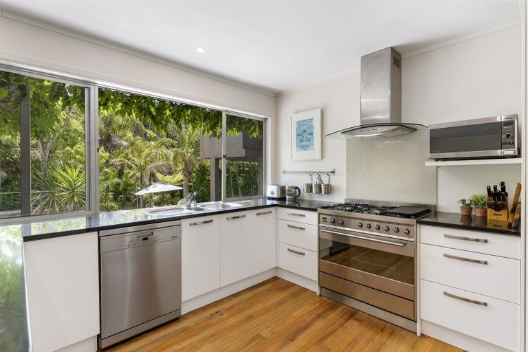 Photo of property in 14 Aberdeen Road, Campbells Bay, Auckland, 0620