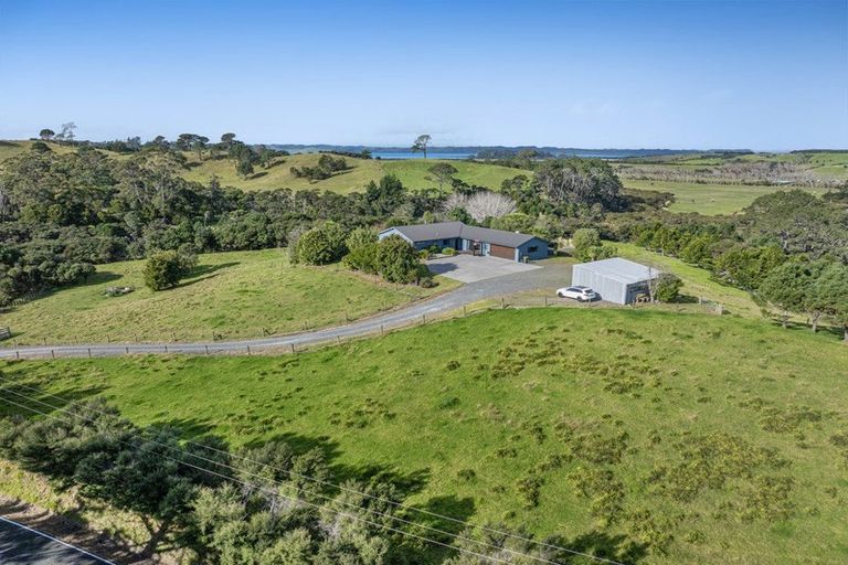 Photo of property in 499 Shelly Beach Road, South Head, Helensville, 0874