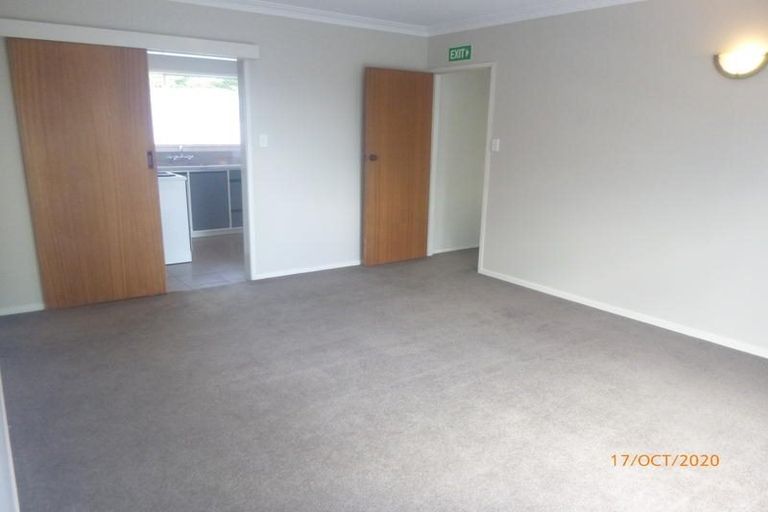 Photo of property in 2/1b Divich Avenue, Te Atatu South, Auckland, 0610