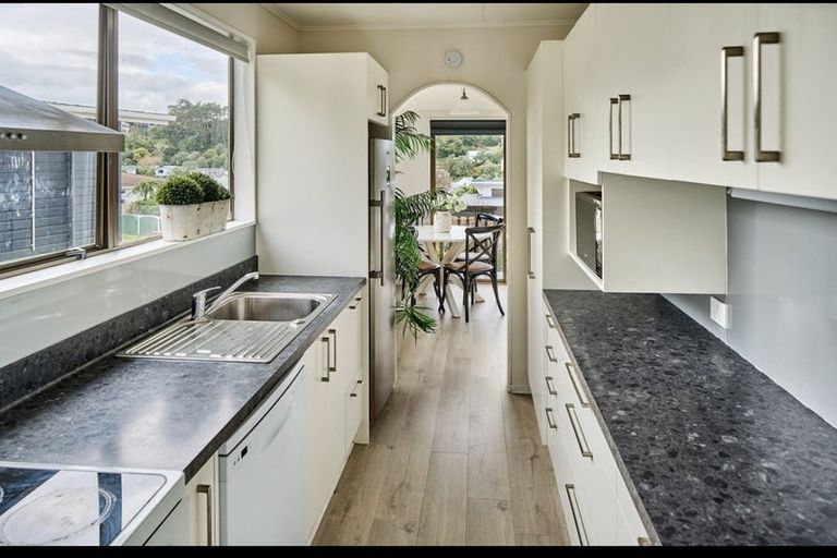 Photo of property in 27 Old Coach Road, Johnsonville, Wellington, 6037