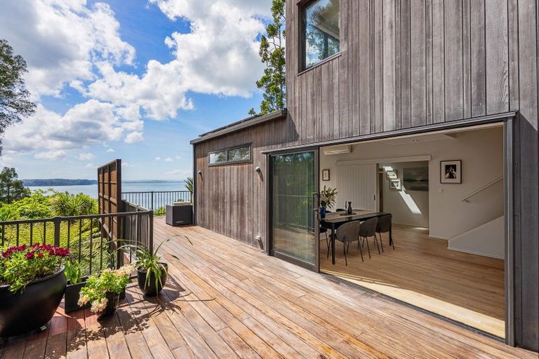 Photo of property in 64 Otitori Bay Road, Titirangi, Auckland, 0604
