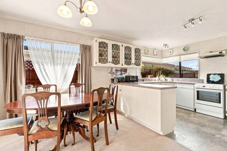 Photo of property in 2 Warwick Place, Springvale, Whanganui, 4501