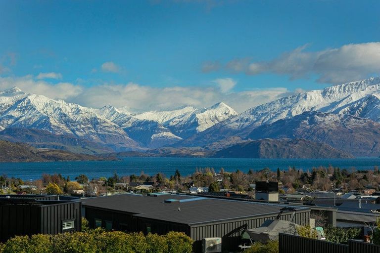 Photo of property in 15 The Heights Avenue, Wanaka, 9305