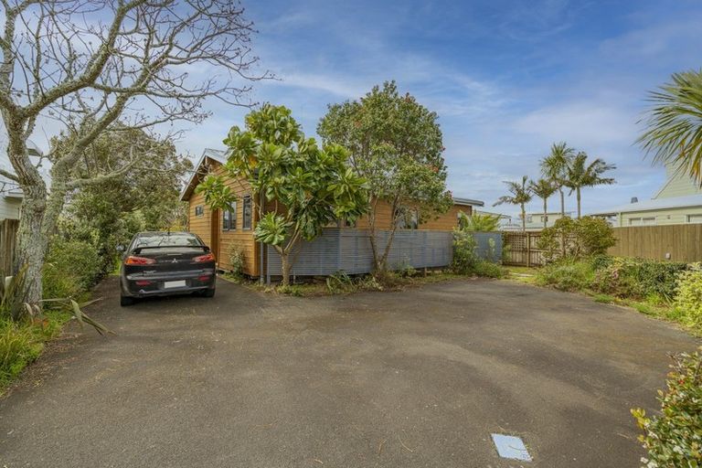 Photo of property in 15 Pipi Dune, Whitianga, 3510