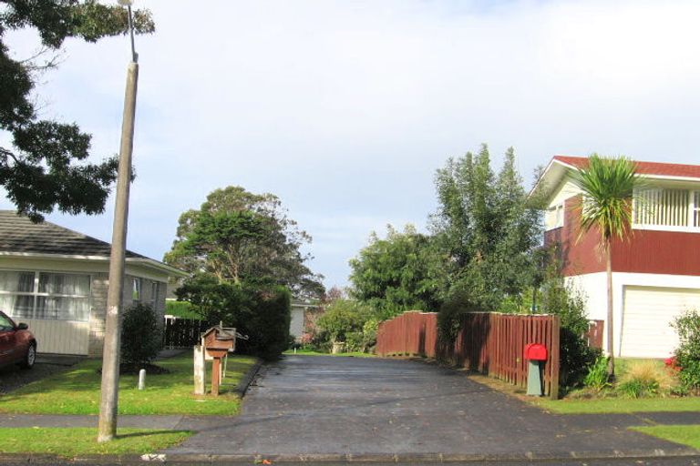Photo of property in 14 Maroubra Place, Botany Downs, Auckland, 2010