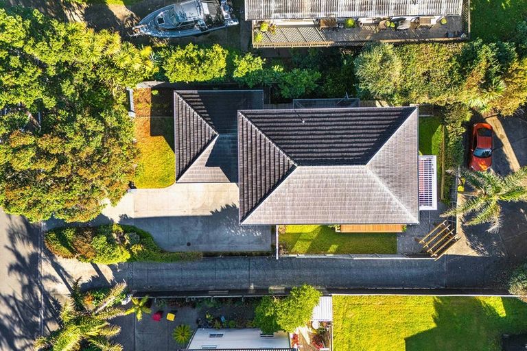 Photo of property in 63a Walton Street, Red Beach, 0932