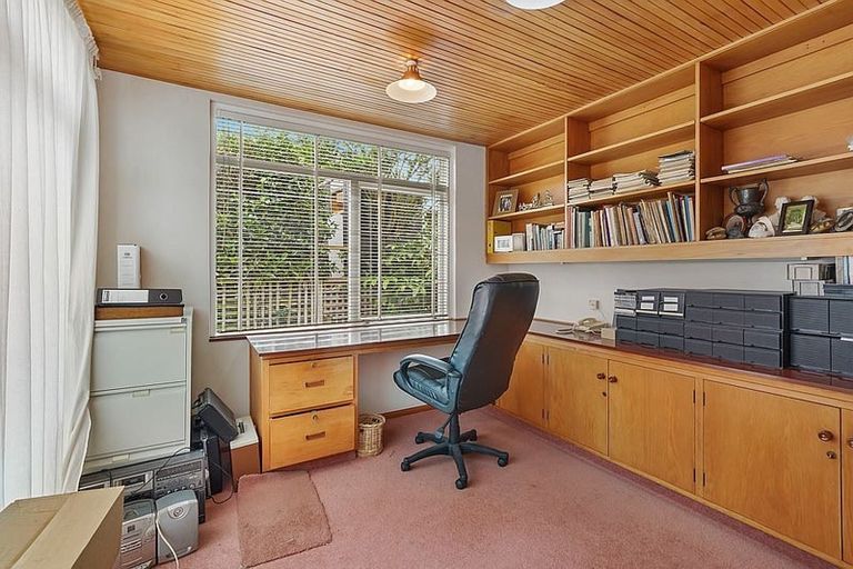 Photo of property in 1/32 Takahe Drive, Cashmere, Christchurch, 8022